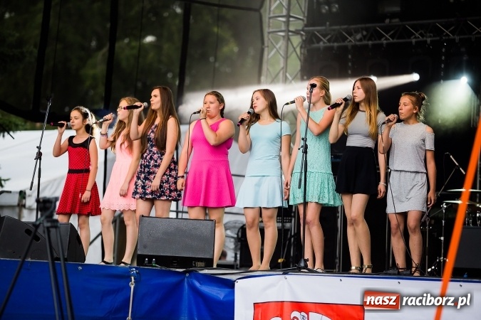Zdjęcie w galerii na portalu naszraciborz.pl: Dni Raciborza 2016. Prezentacje zespoł&oacute;w RCK na placu Długosza wiadomości z regionu