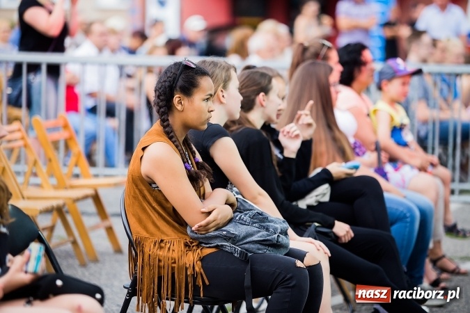 Zdjęcie w galerii na portalu naszraciborz.pl: Dni Raciborza 2016. Prezentacje zespoł&oacute;w RCK na placu Długosza wiadomości z regionu