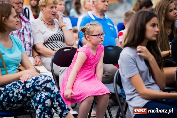 Zdjęcie w galerii na portalu naszraciborz.pl: Dni Raciborza 2016. Prezentacje zespoł&oacute;w RCK na placu Długosza wiadomości z regionu