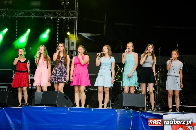 Zdjęcie w galerii na portalu naszraciborz.pl: Dni Raciborza 2016. Prezentacje zespoł&oacute;w RCK na placu Długosza wiadomości z regionu