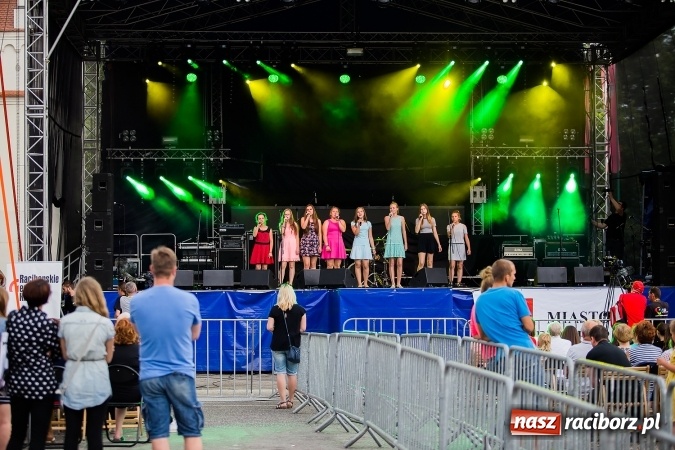 Zdjęcie w galerii na portalu naszraciborz.pl: Dni Raciborza 2016. Prezentacje zespoł&oacute;w RCK na placu Długosza wiadomości z regionu