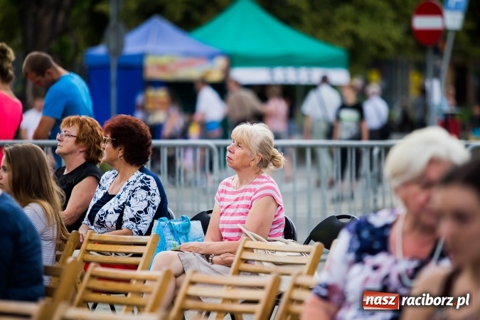 Zdjęcie w galerii na portalu naszraciborz.pl: Dni Raciborza 2016. Prezentacje zespoł&oacute;w RCK na placu Długosza wiadomości z regionu