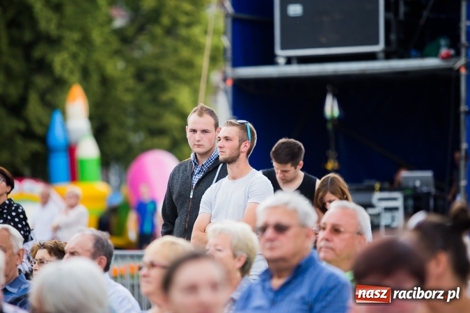 Zdjęcie w galerii na portalu naszraciborz.pl: Dni Raciborza 2016. Prezentacje zespoł&oacute;w RCK na placu Długosza wiadomości z regionu