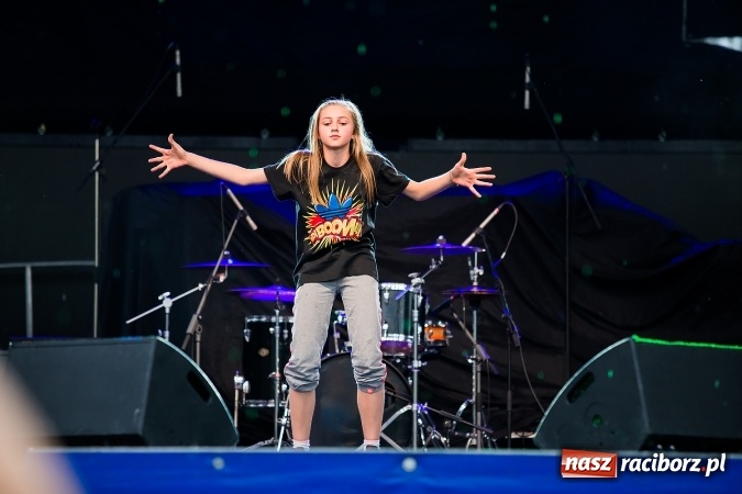 Zdjęcie w galerii na portalu naszraciborz.pl: Dni Raciborza 2016. Prezentacje zespoł&oacute;w RCK na placu Długosza wiadomości z regionu