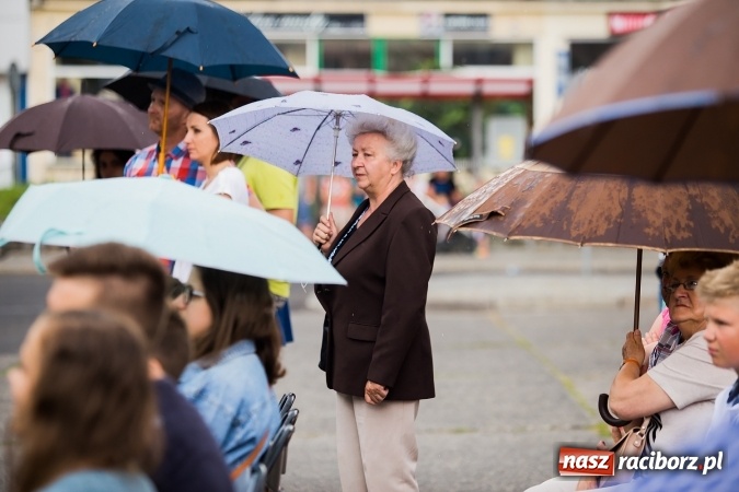 Zdjęcie w galerii na portalu naszraciborz.pl: Dni Raciborza 2016. Prezentacje zespoł&oacute;w RCK na placu Długosza wiadomości z regionu