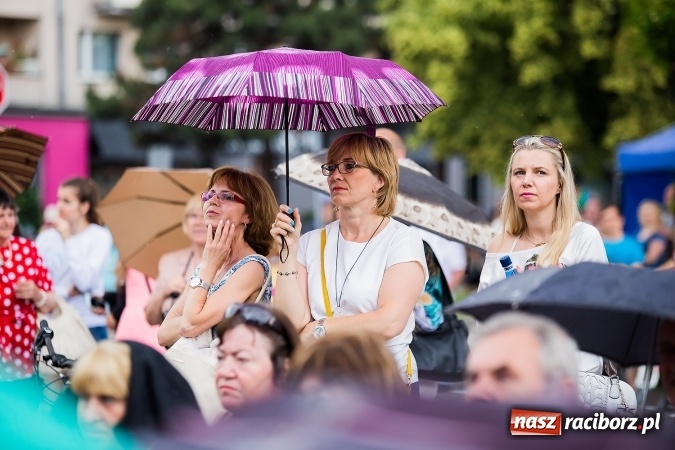 Zdjęcie w galerii na portalu naszraciborz.pl: Dni Raciborza 2016. Prezentacje zespoł&oacute;w RCK na placu Długosza wiadomości z regionu