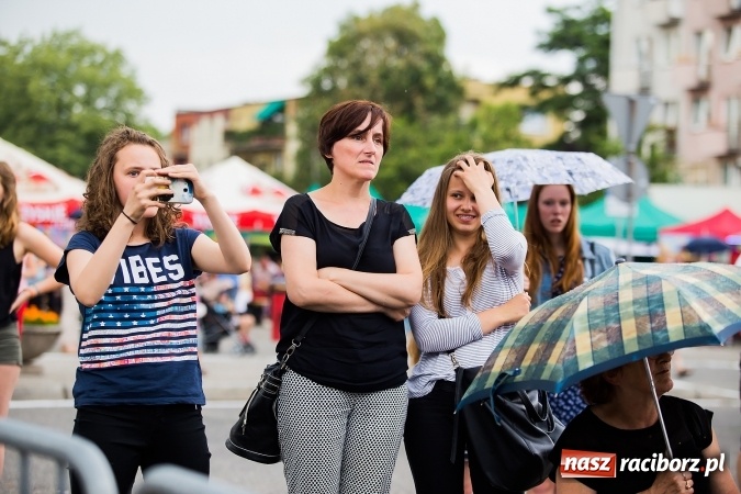 Zdjęcie w galerii na portalu naszraciborz.pl: Dni Raciborza 2016. Prezentacje zespoł&oacute;w RCK na placu Długosza wiadomości z regionu