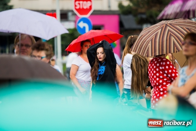 Zdjęcie w galerii na portalu naszraciborz.pl: Dni Raciborza 2016. Prezentacje zespoł&oacute;w RCK na placu Długosza wiadomości z regionu
