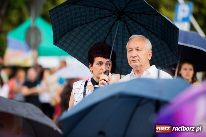 Zdjęcie w galerii na portalu naszraciborz.pl: Dni Raciborza 2016. Prezentacje zespoł&oacute;w RCK na placu Długosza wiadomości z regionu