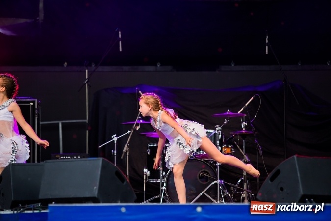 Zdjęcie w galerii na portalu naszraciborz.pl: Dni Raciborza 2016. Prezentacje zespoł&oacute;w RCK na placu Długosza wiadomości z regionu