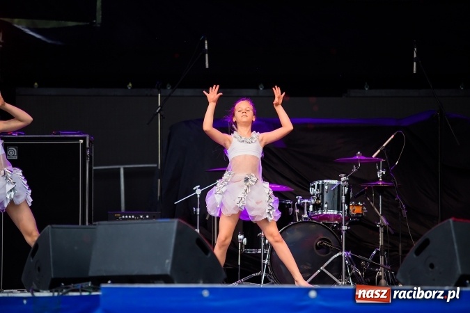 Zdjęcie w galerii na portalu naszraciborz.pl: Dni Raciborza 2016. Prezentacje zespoł&oacute;w RCK na placu Długosza wiadomości z regionu