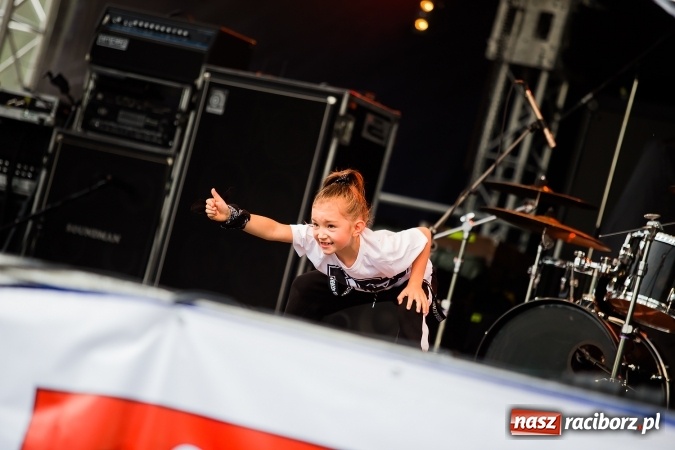 Zdjęcie w galerii na portalu naszraciborz.pl: Dni Raciborza 2016. Prezentacje zespoł&oacute;w RCK na placu Długosza wiadomości z regionu