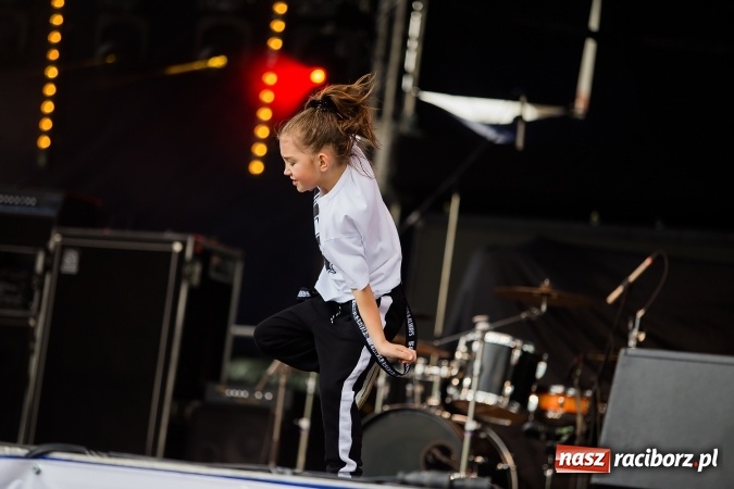 Zdjęcie w galerii na portalu naszraciborz.pl: Dni Raciborza 2016. Prezentacje zespoł&oacute;w RCK na placu Długosza wiadomości z regionu