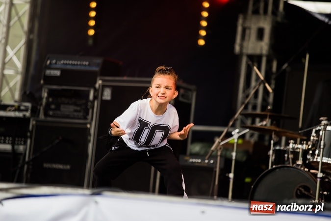 Zdjęcie w galerii na portalu naszraciborz.pl: Dni Raciborza 2016. Prezentacje zespoł&oacute;w RCK na placu Długosza wiadomości z regionu