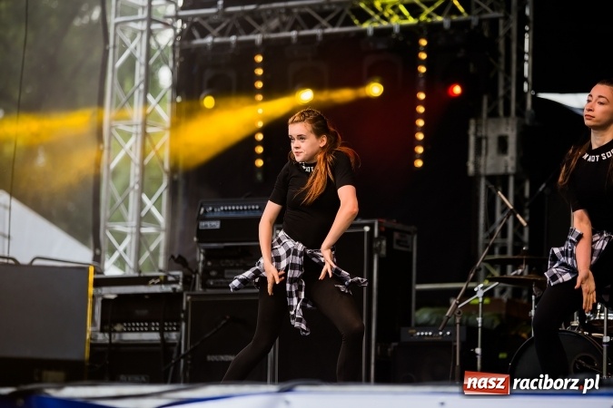 Zdjęcie w galerii na portalu naszraciborz.pl: Dni Raciborza 2016. Prezentacje zespoł&oacute;w RCK na placu Długosza wiadomości z regionu