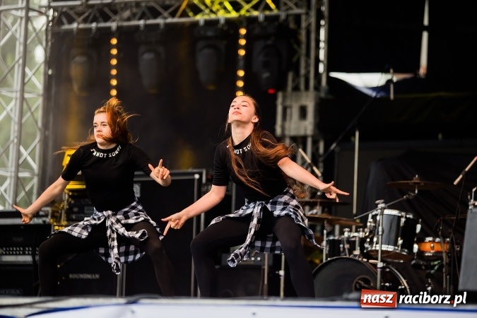 Zdjęcie w galerii na portalu naszraciborz.pl: Dni Raciborza 2016. Prezentacje zespoł&oacute;w RCK na placu Długosza wiadomości z regionu