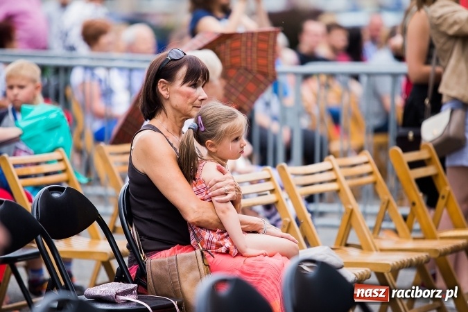 Zdjęcie w galerii na portalu naszraciborz.pl: Dni Raciborza 2016. Prezentacje zespoł&oacute;w RCK na placu Długosza wiadomości z regionu
