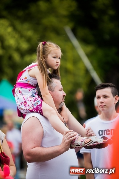 Zdjęcie w galerii na portalu naszraciborz.pl: Dni Raciborza 2016. Prezentacje zespoł&oacute;w RCK na placu Długosza wiadomości z regionu