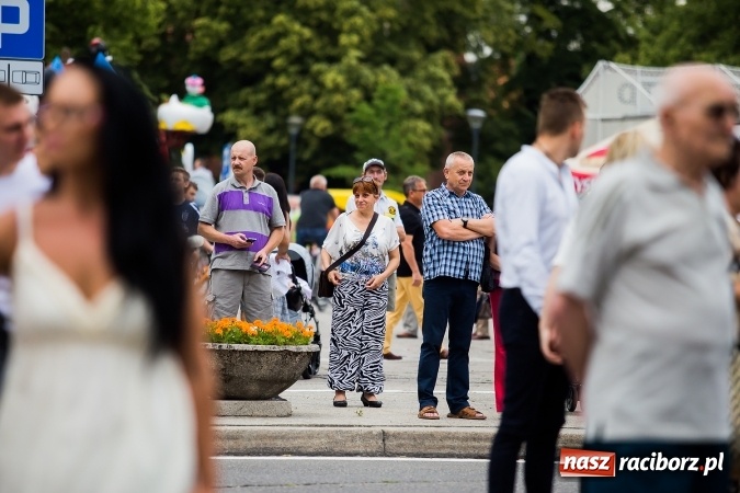 Zdjęcie w galerii na portalu naszraciborz.pl: Dni Raciborza 2016. Prezentacje zespoł&oacute;w RCK na placu Długosza wiadomości z regionu