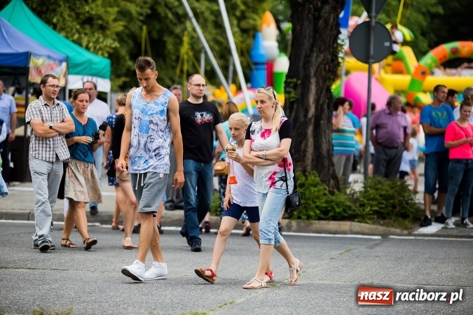 Zdjęcie w galerii na portalu naszraciborz.pl: Dni Raciborza 2016. Prezentacje zespoł&oacute;w RCK na placu Długosza wiadomości z regionu