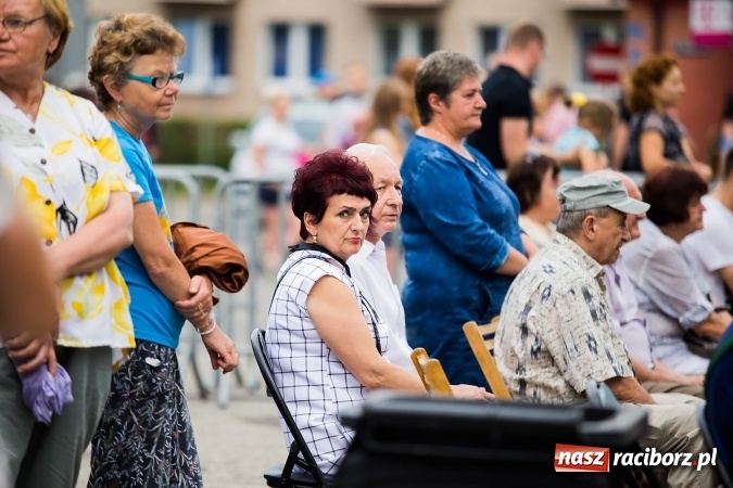 Zdjęcie w galerii na portalu naszraciborz.pl: Dni Raciborza 2016. Prezentacje zespoł&oacute;w RCK na placu Długosza wiadomości z regionu