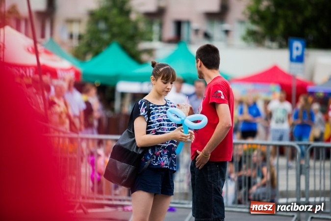 Zdjęcie w galerii na portalu naszraciborz.pl: Dni Raciborza 2016. Prezentacje zespoł&oacute;w RCK na placu Długosza wiadomości z regionu