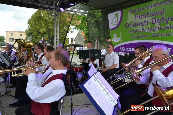 Zdjęcie w galerii na portalu naszraciborz.pl: IV Międzynarodowy Festiwal Orkiestr Dętych w Tworkowie wiadomości z regionu