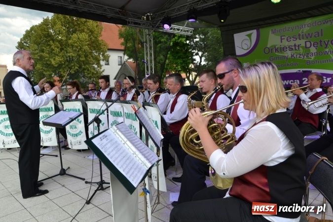 Zdjęcie w galerii na portalu naszraciborz.pl: IV Międzynarodowy Festiwal Orkiestr Dętych w Tworkowie wiadomości z regionu