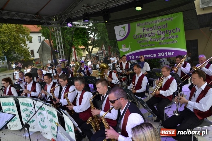 Zdjęcie w galerii na portalu naszraciborz.pl: IV Międzynarodowy Festiwal Orkiestr Dętych w Tworkowie wiadomości z regionu