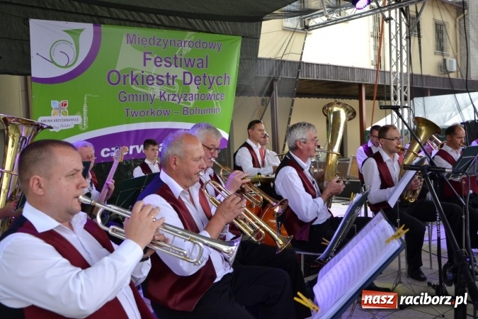 Zdjęcie w galerii na portalu naszraciborz.pl: IV Międzynarodowy Festiwal Orkiestr Dętych w Tworkowie wiadomości z regionu