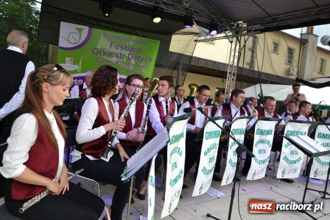 Zdjęcie w galerii na portalu naszraciborz.pl: IV Międzynarodowy Festiwal Orkiestr Dętych w Tworkowie wiadomości z regionu