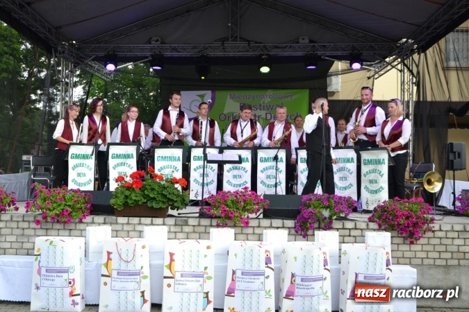 Zdjęcie w galerii na portalu naszraciborz.pl: IV Międzynarodowy Festiwal Orkiestr Dętych w Tworkowie wiadomości z regionu