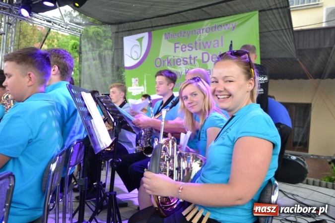 Zdjęcie w galerii na portalu naszraciborz.pl: IV Międzynarodowy Festiwal Orkiestr Dętych w Tworkowie wiadomości z regionu