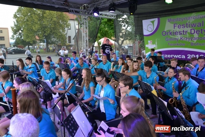 Zdjęcie w galerii na portalu naszraciborz.pl: IV Międzynarodowy Festiwal Orkiestr Dętych w Tworkowie wiadomości z regionu