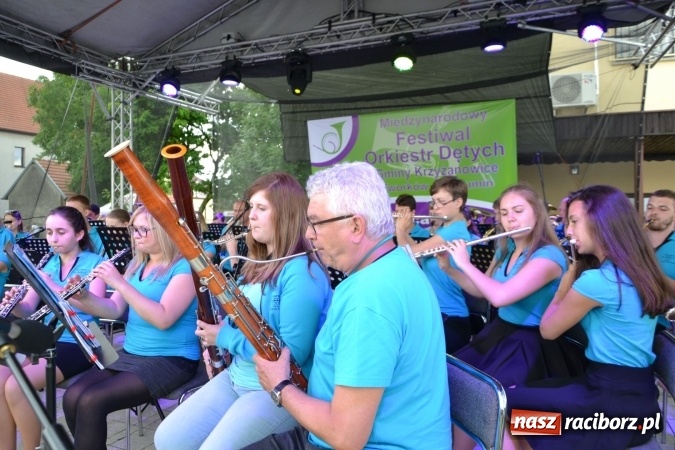 Zdjęcie w galerii na portalu naszraciborz.pl: IV Międzynarodowy Festiwal Orkiestr Dętych w Tworkowie wiadomości z regionu