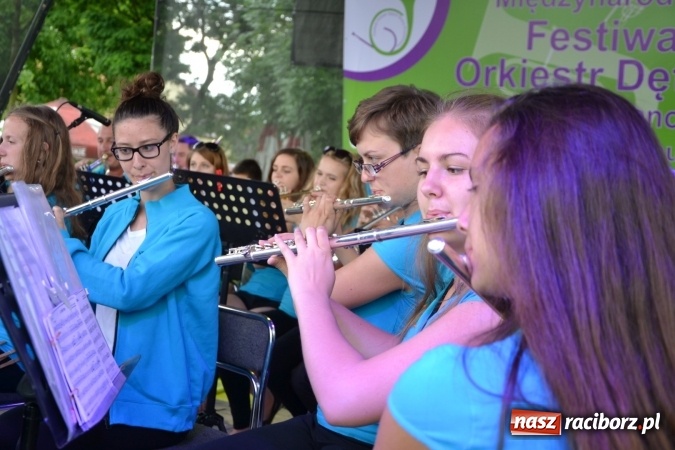 Zdjęcie w galerii na portalu naszraciborz.pl: IV Międzynarodowy Festiwal Orkiestr Dętych w Tworkowie wiadomości z regionu