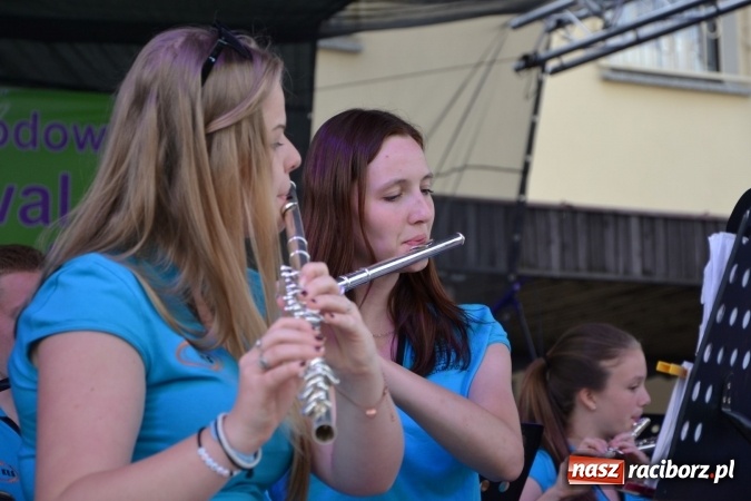 Zdjęcie w galerii na portalu naszraciborz.pl: IV Międzynarodowy Festiwal Orkiestr Dętych w Tworkowie wiadomości z regionu