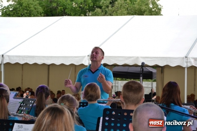Zdjęcie w galerii na portalu naszraciborz.pl: IV Międzynarodowy Festiwal Orkiestr Dętych w Tworkowie wiadomości z regionu