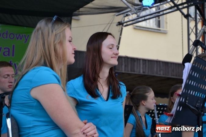 Zdjęcie w galerii na portalu naszraciborz.pl: IV Międzynarodowy Festiwal Orkiestr Dętych w Tworkowie wiadomości z regionu