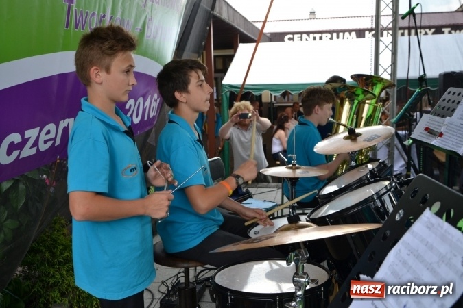 Zdjęcie w galerii na portalu naszraciborz.pl: IV Międzynarodowy Festiwal Orkiestr Dętych w Tworkowie wiadomości z regionu