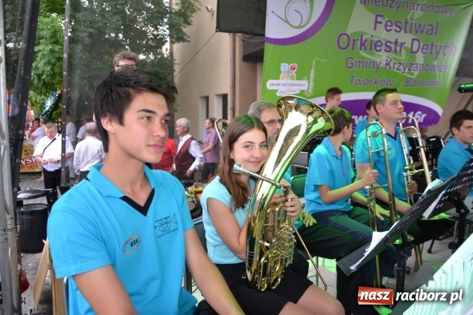 Zdjęcie w galerii na portalu naszraciborz.pl: IV Międzynarodowy Festiwal Orkiestr Dętych w Tworkowie wiadomości z regionu