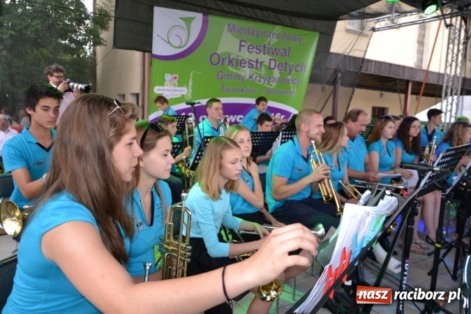 Zdjęcie w galerii na portalu naszraciborz.pl: IV Międzynarodowy Festiwal Orkiestr Dętych w Tworkowie wiadomości z regionu