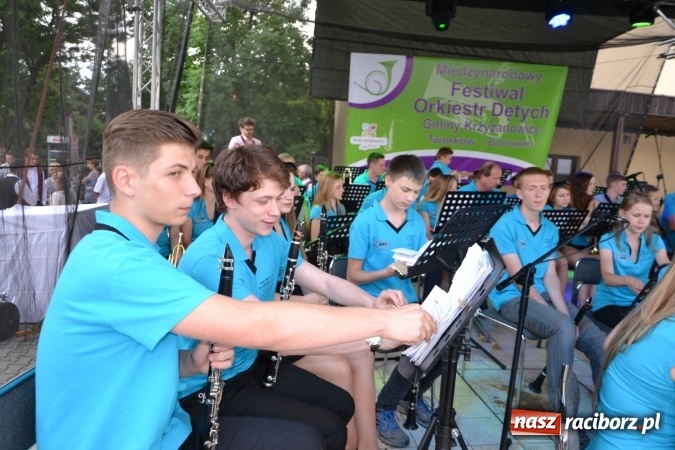 Zdjęcie w galerii na portalu naszraciborz.pl: IV Międzynarodowy Festiwal Orkiestr Dętych w Tworkowie wiadomości z regionu