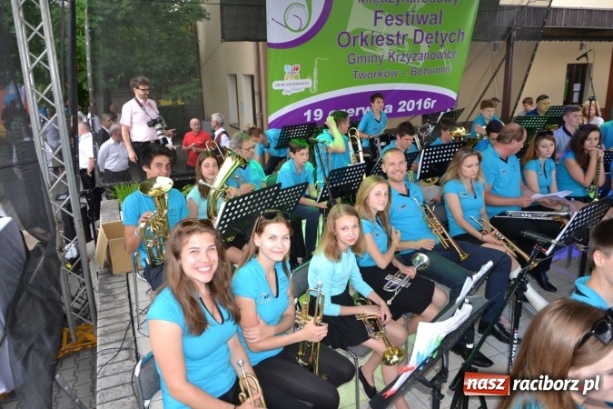 Zdjęcie w galerii na portalu naszraciborz.pl: IV Międzynarodowy Festiwal Orkiestr Dętych w Tworkowie wiadomości z regionu