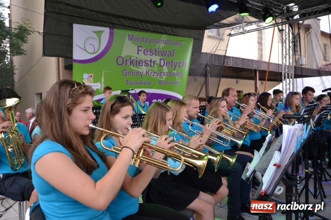 Zdjęcie w galerii na portalu naszraciborz.pl: IV Międzynarodowy Festiwal Orkiestr Dętych w Tworkowie wiadomości z regionu