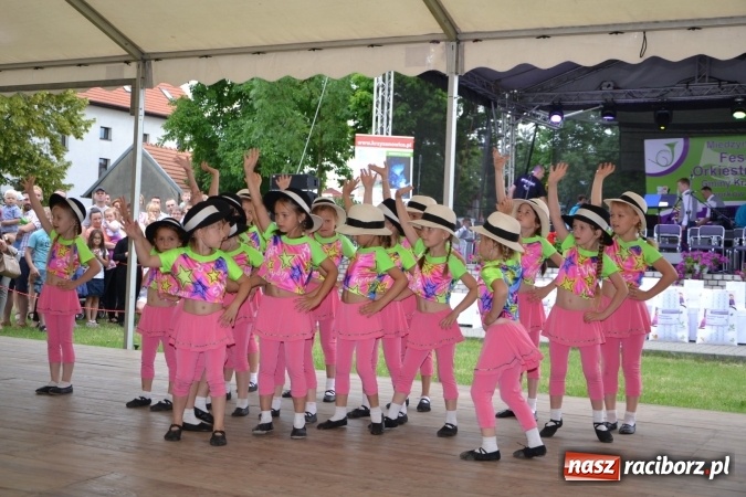 Zdjęcie w galerii na portalu naszraciborz.pl: IV Międzynarodowy Festiwal Orkiestr Dętych w Tworkowie wiadomości z regionu