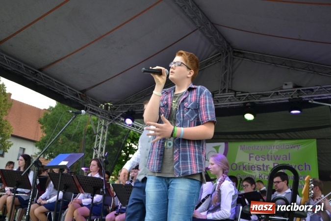 Zdjęcie w galerii na portalu naszraciborz.pl: IV Międzynarodowy Festiwal Orkiestr Dętych w Tworkowie wiadomości z regionu