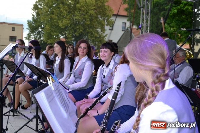 Zdjęcie w galerii na portalu naszraciborz.pl: IV Międzynarodowy Festiwal Orkiestr Dętych w Tworkowie wiadomości z regionu