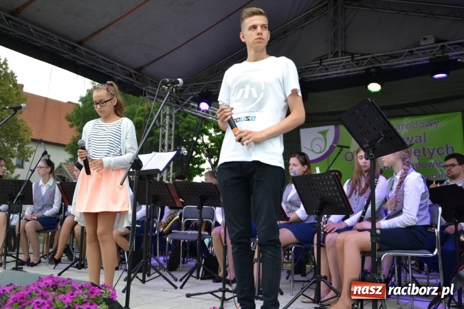 Zdjęcie w galerii na portalu naszraciborz.pl: IV Międzynarodowy Festiwal Orkiestr Dętych w Tworkowie wiadomości z regionu