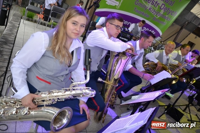 Zdjęcie w galerii na portalu naszraciborz.pl: IV Międzynarodowy Festiwal Orkiestr Dętych w Tworkowie wiadomości z regionu